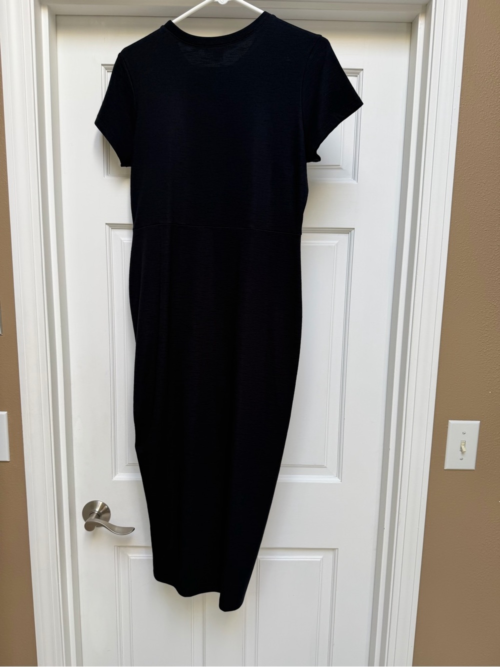 Short-Sleeve Black Ruched Midi Dress - Picture 3 of 6